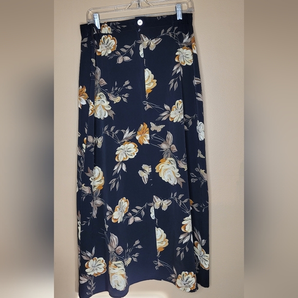 Ms Choice California Floral Skirt - Picture 2 of 2